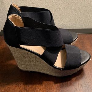 Black elastic wedges